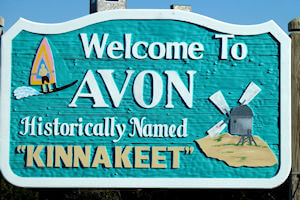 Kinnakeet sign in Avon.